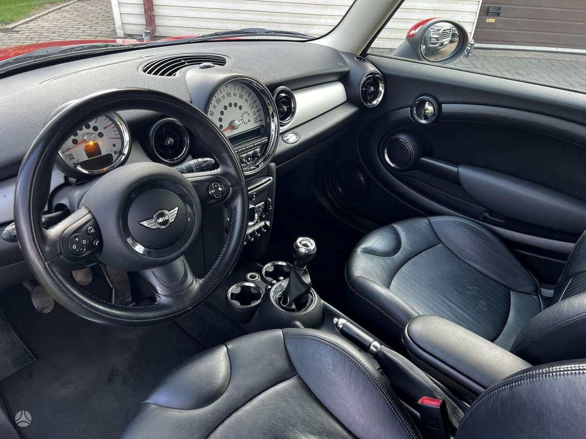 Mini Cooper, 1.6 l., hatchback