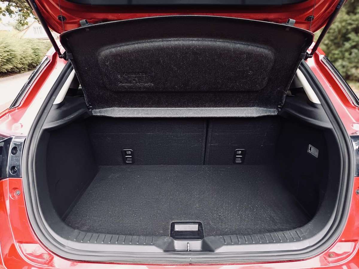 Mazda CX-3, 1.5 l., off-road / crossover