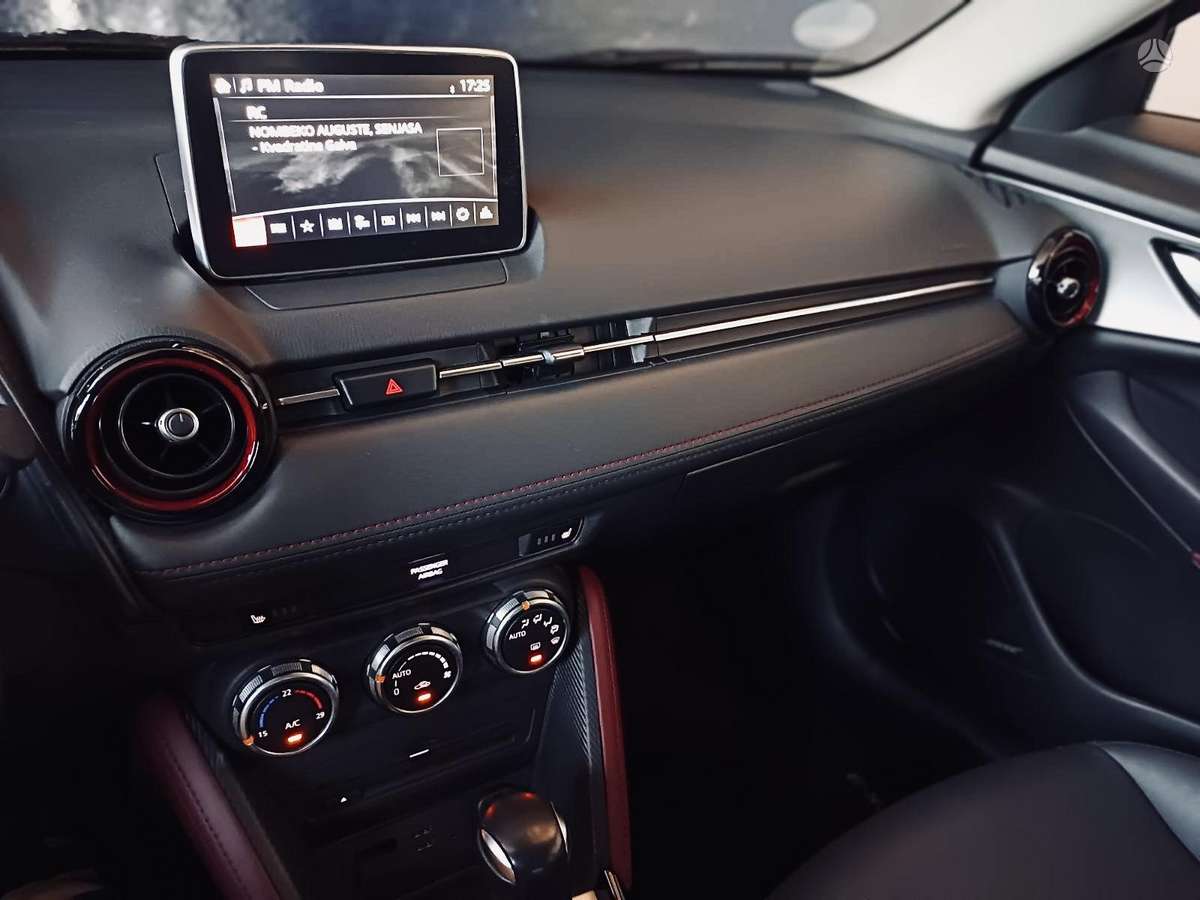 Mazda CX-3, 1.5 l., off-road / crossover