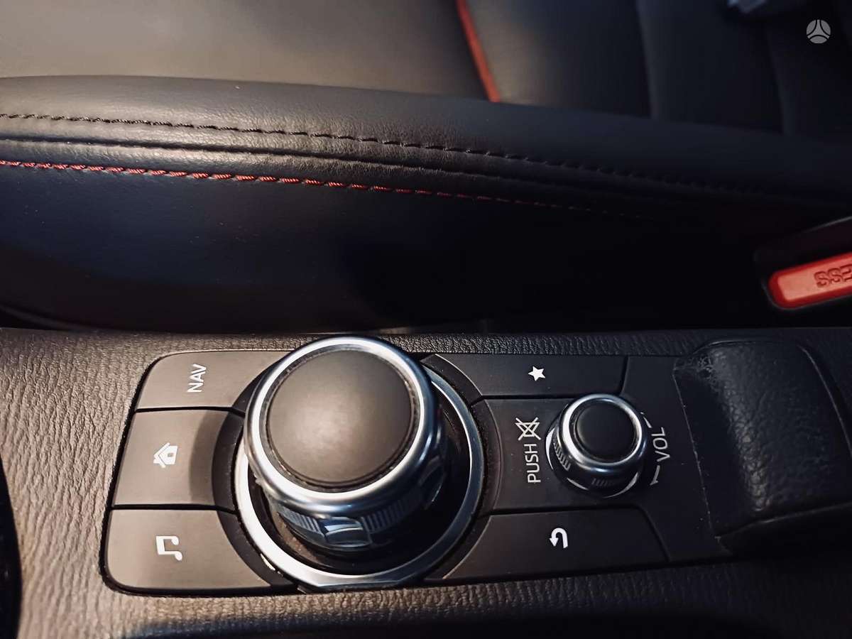 Mazda CX-3, 1.5 l., off-road / crossover