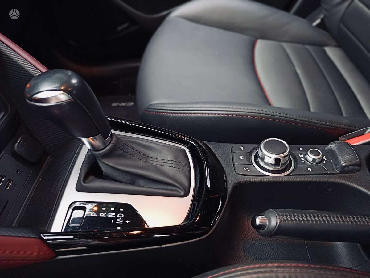Mazda CX-3, 1.5 l., off-road / crossover