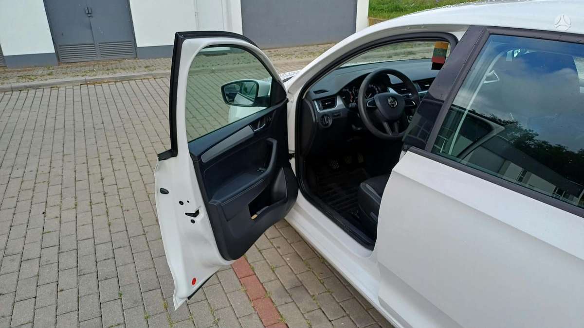 Skoda Rapid, 1.0 l., Хэтчбек
