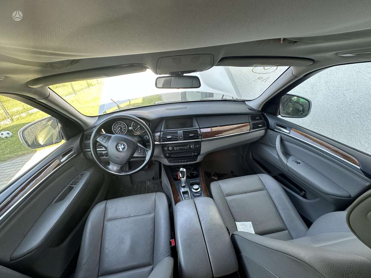 BMW X5, off-road / crossover