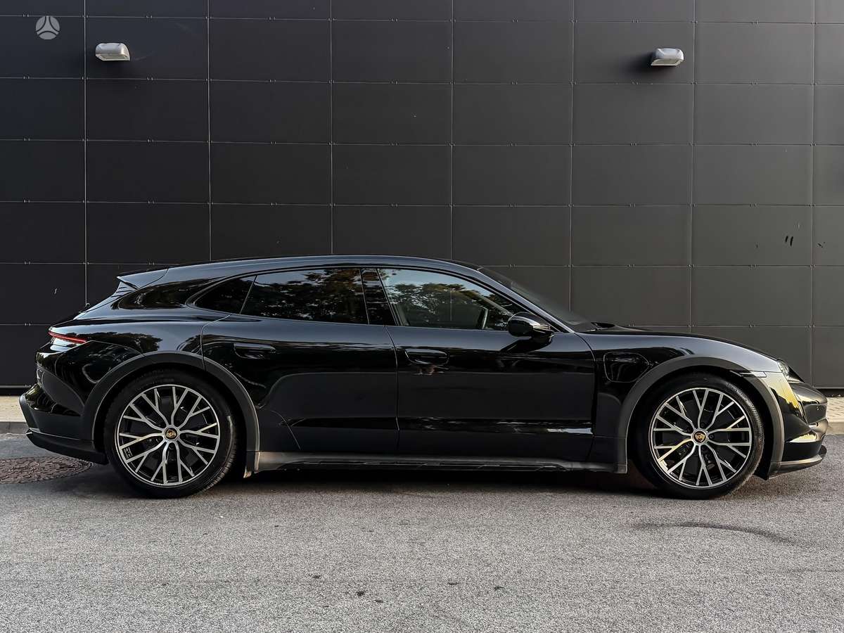 Porsche Taycan - 8