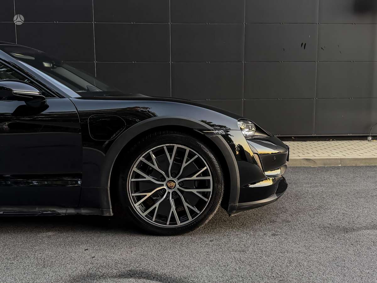 Porsche Taycan - 11