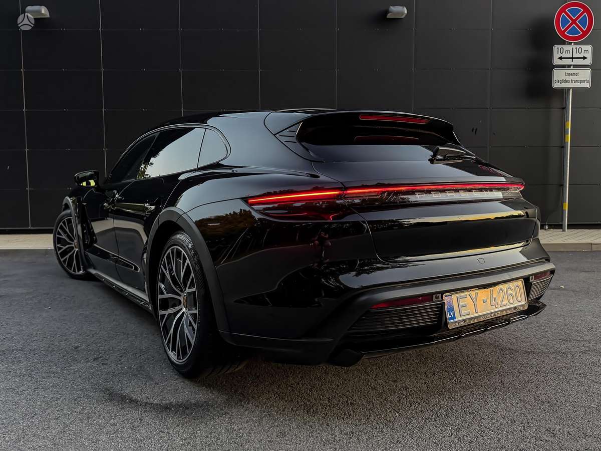 Porsche Taycan - 12