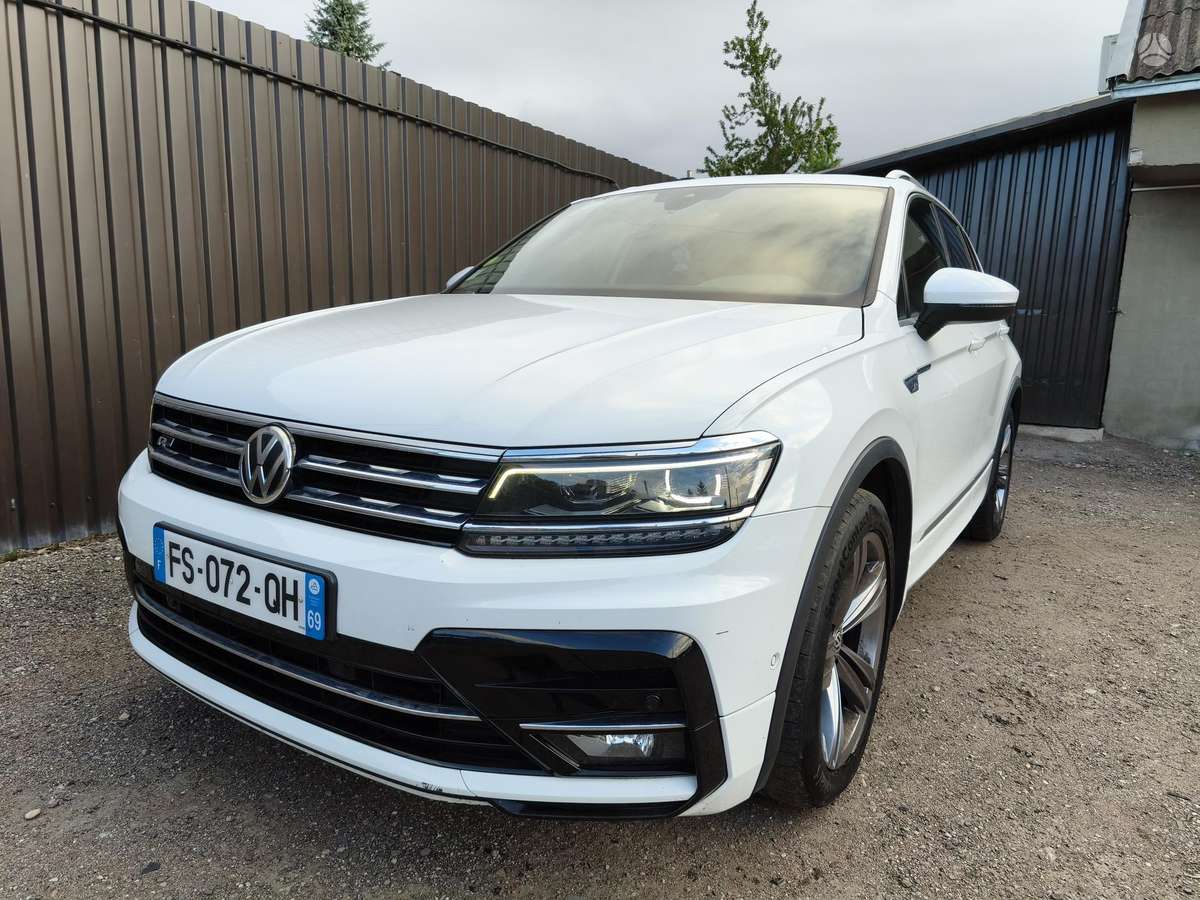 Volkswagen Tiguan - 1