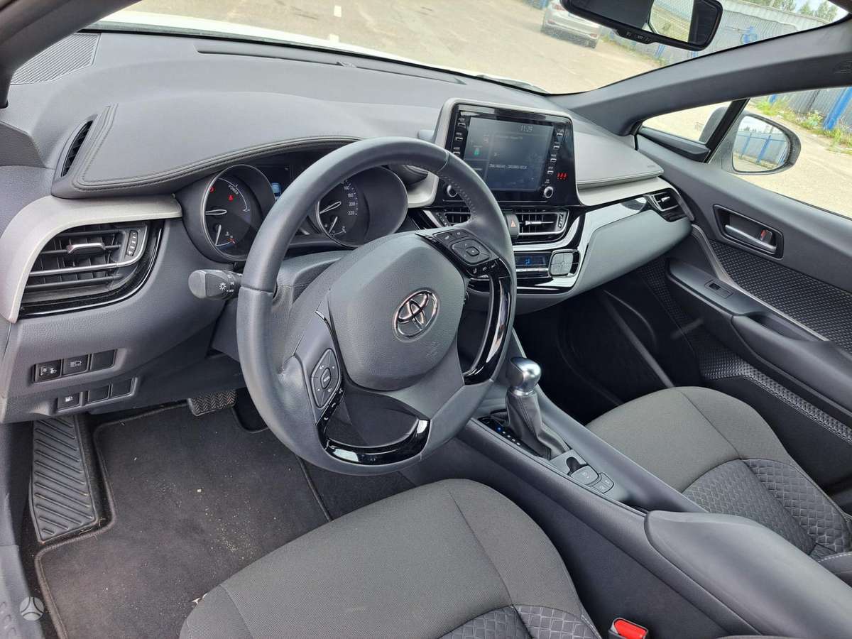 Toyota C-HR - 9