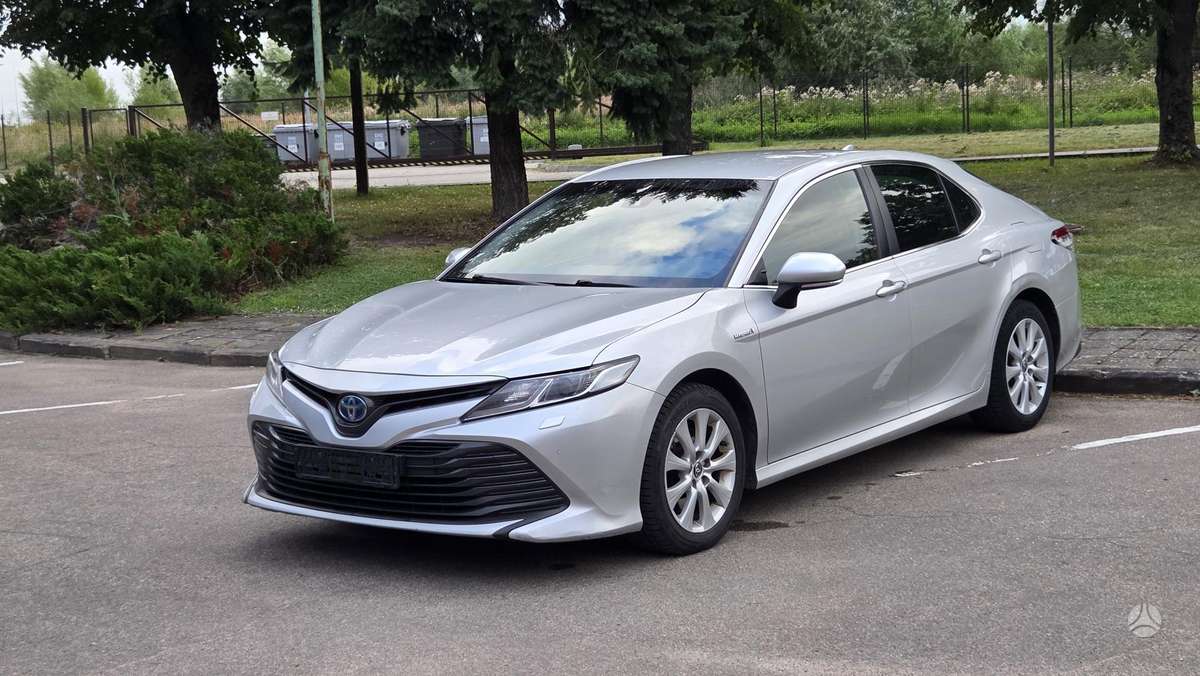 Toyota Camry - 1