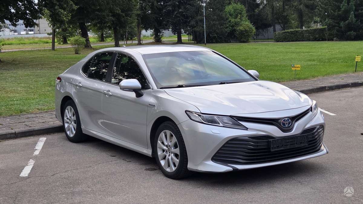 Toyota Camry - 4