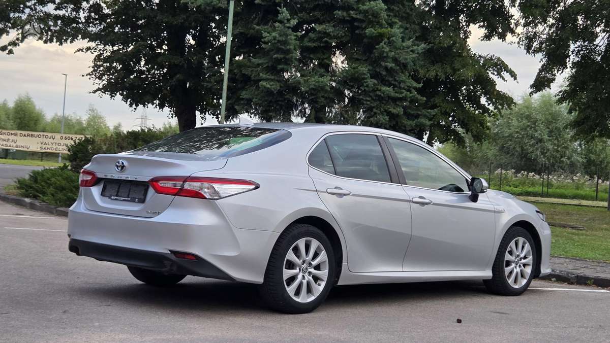 Toyota Camry - 5