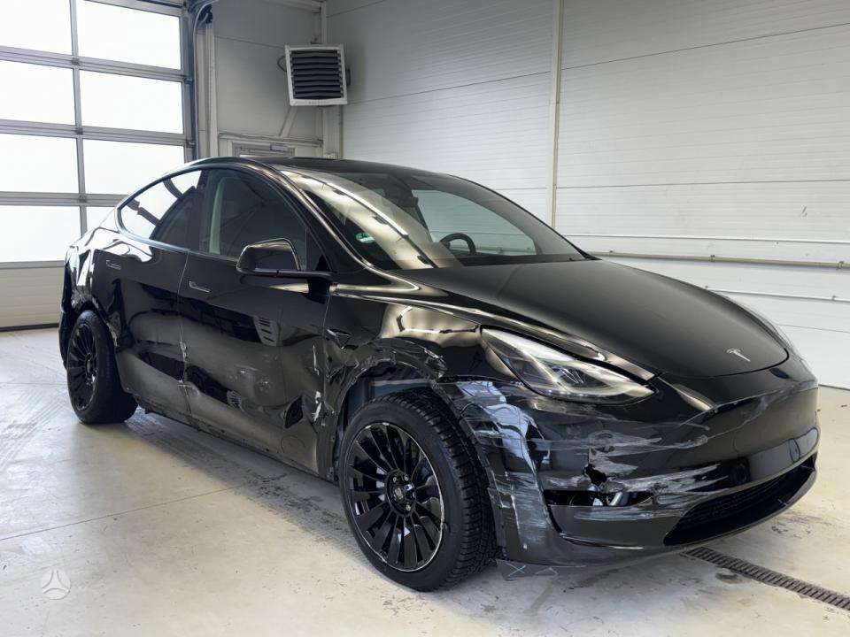Tesla Model Y, 75 kWh, hatchback