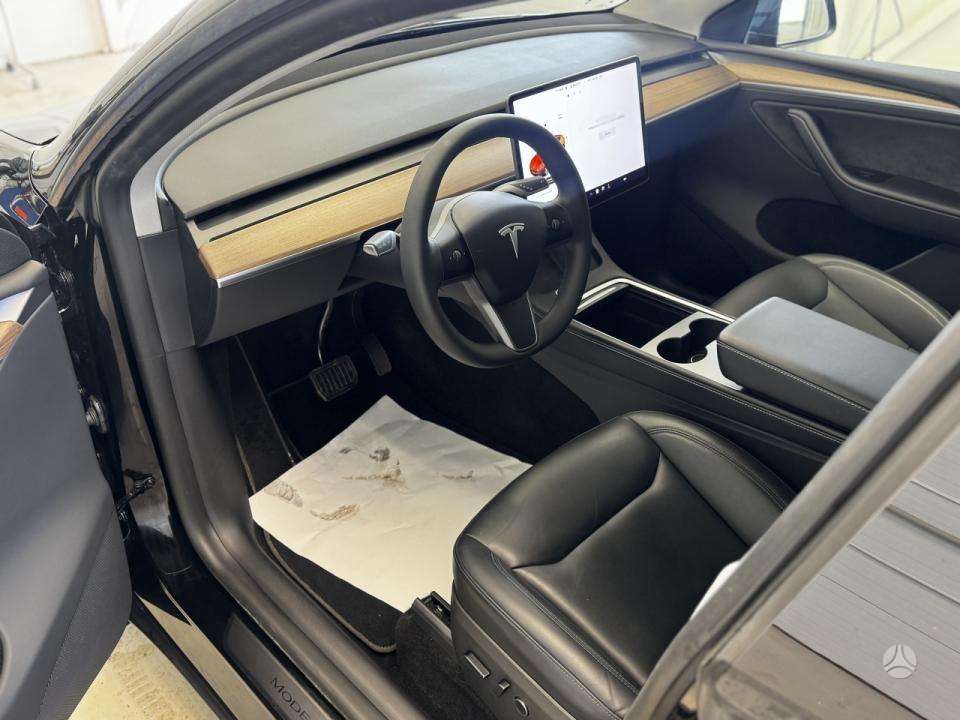 Tesla Model Y, 75 kWh, hatchback