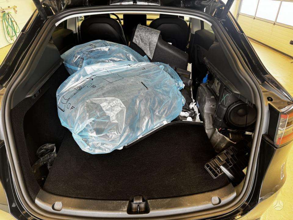 Tesla Model Y, 75 kWh, hatchback