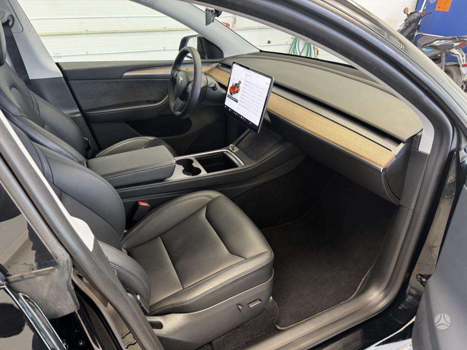 Tesla Model Y, 75 kWh, hatchback