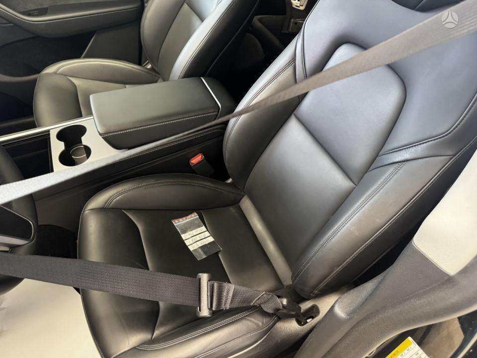 Tesla Model Y, 75 kWh, hatchback
