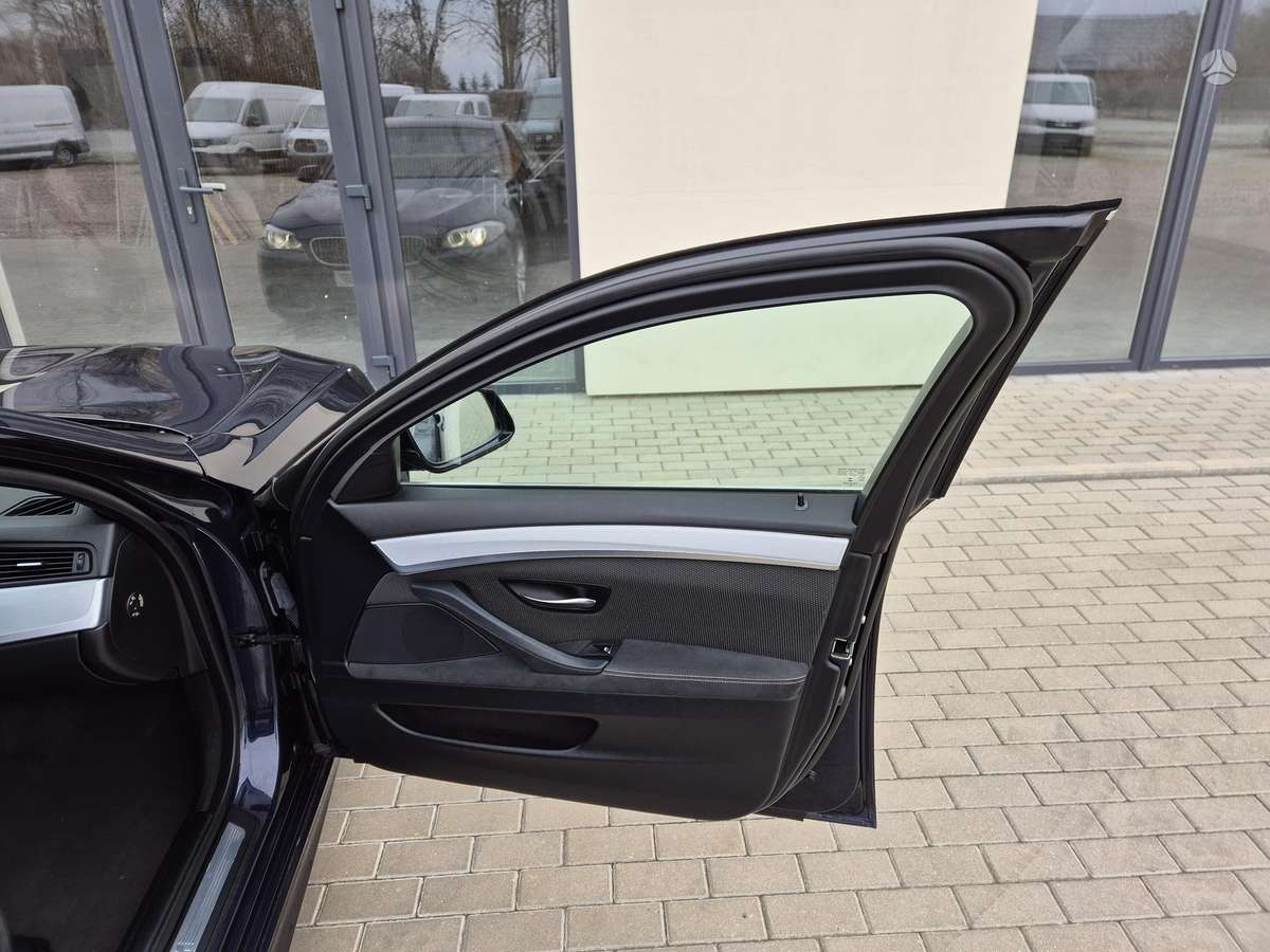 BMW 520, 2.0 l., Седан
