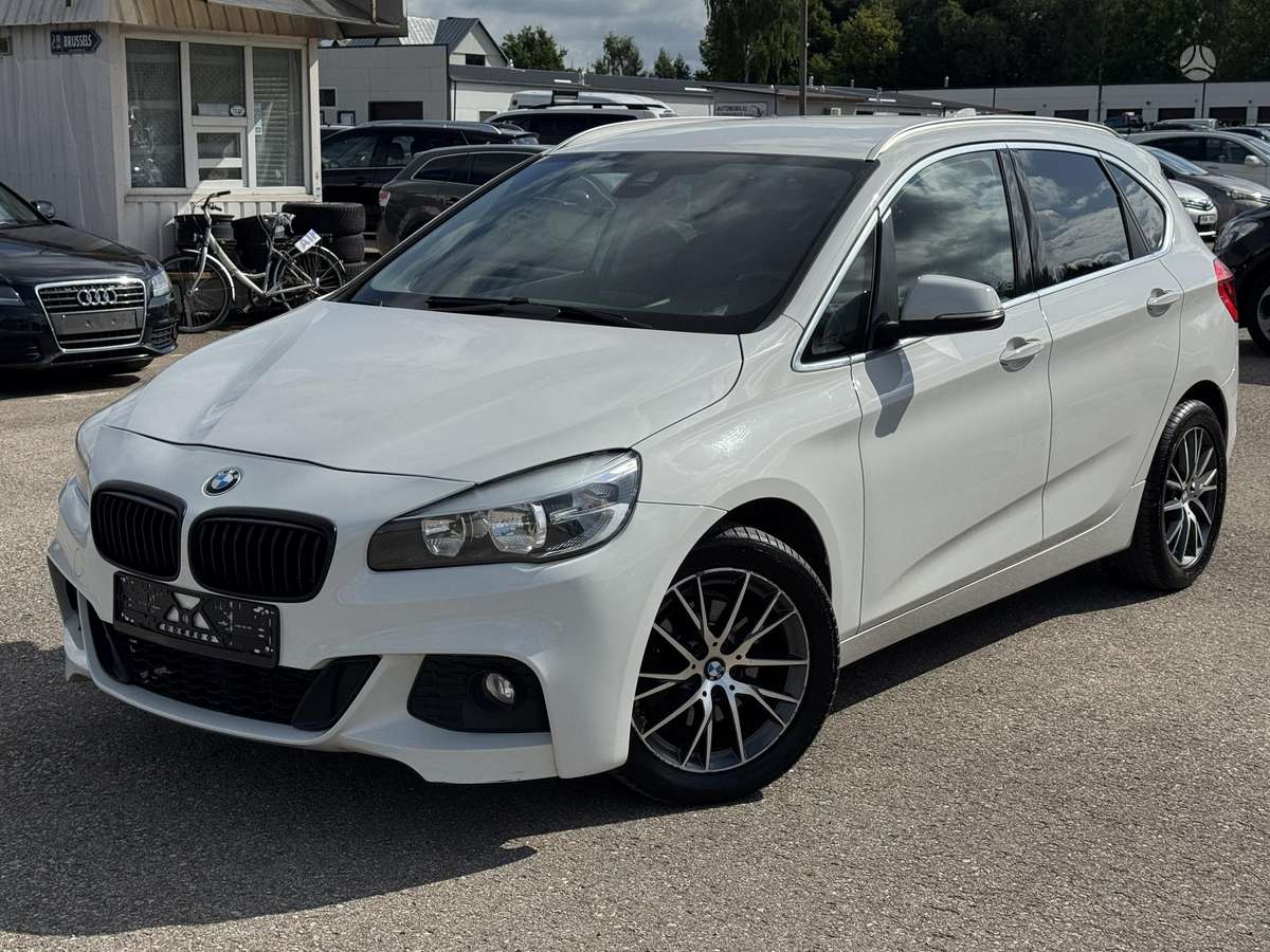 BMW 218 Active Tourer, 1.5 l., hatchback