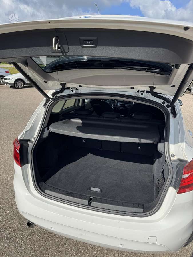 BMW 218 Active Tourer, 1.5 l., hatchback