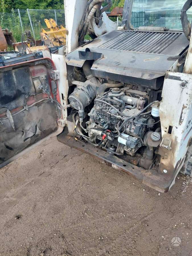 Bobcat T-590, mini loaders