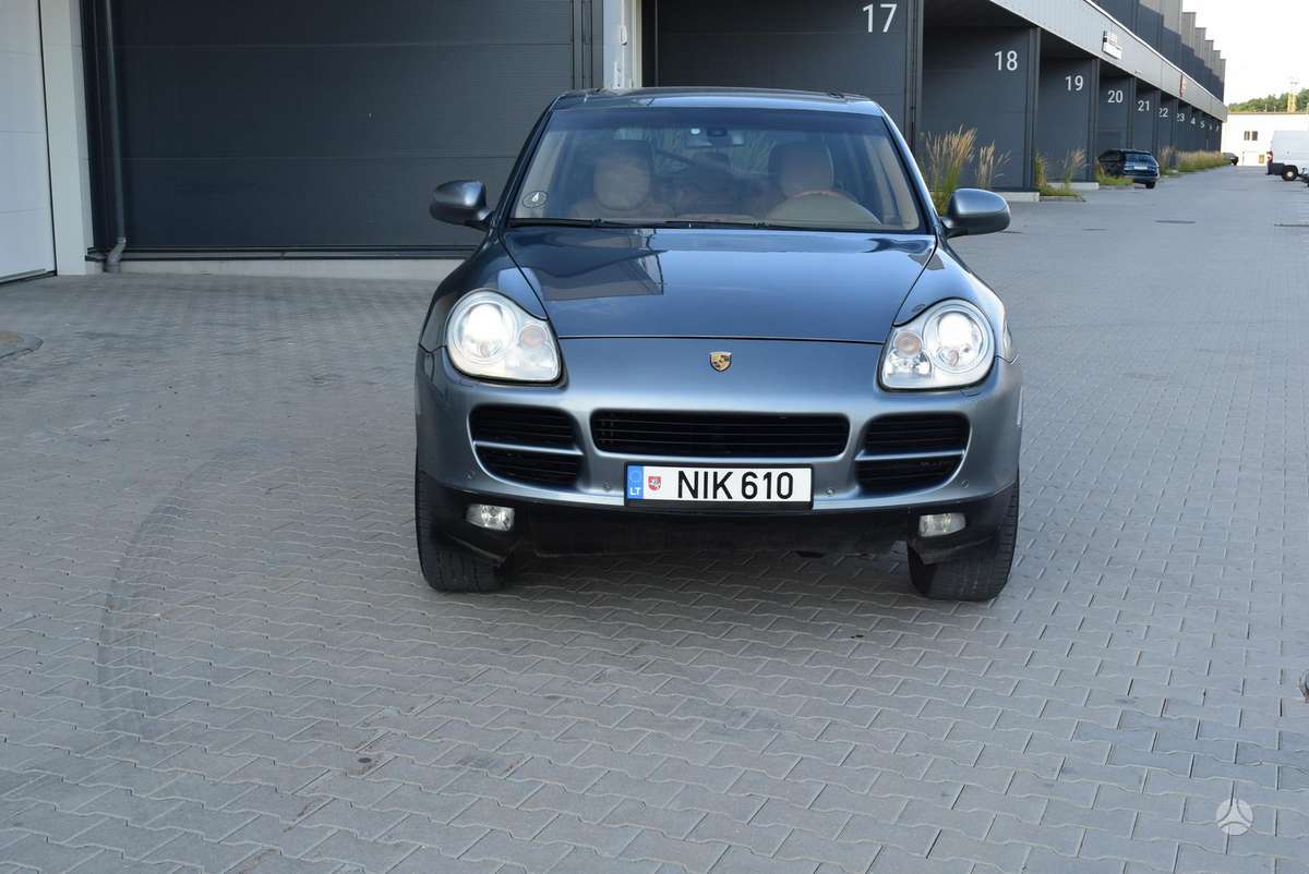 Porsche Cayenne - 2
