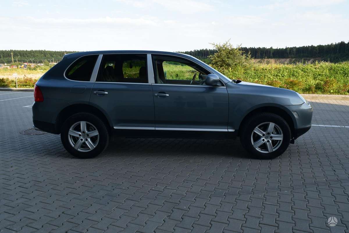 Porsche Cayenne - 4