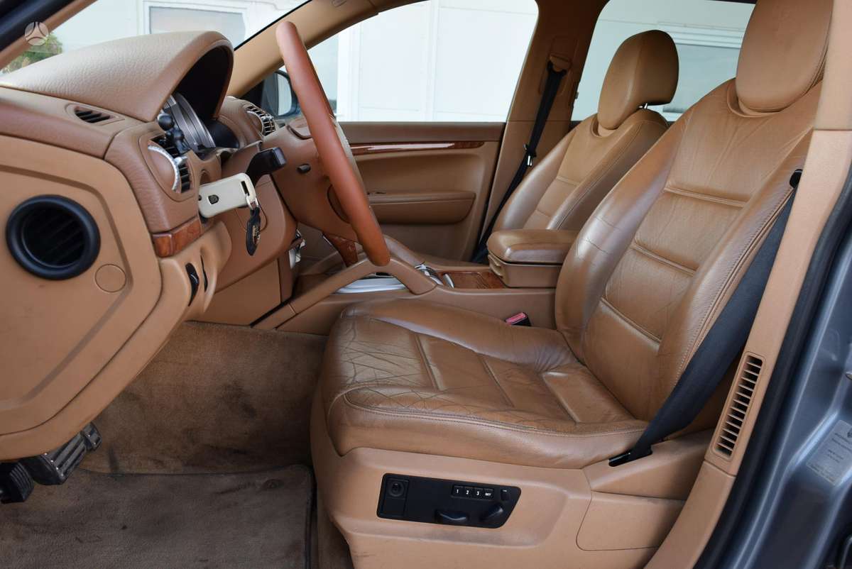 Porsche Cayenne - 9