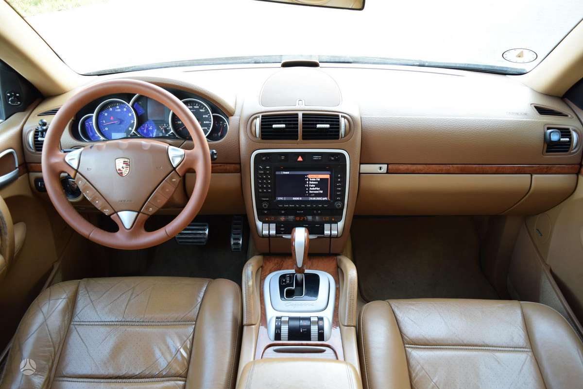 Porsche Cayenne - 11