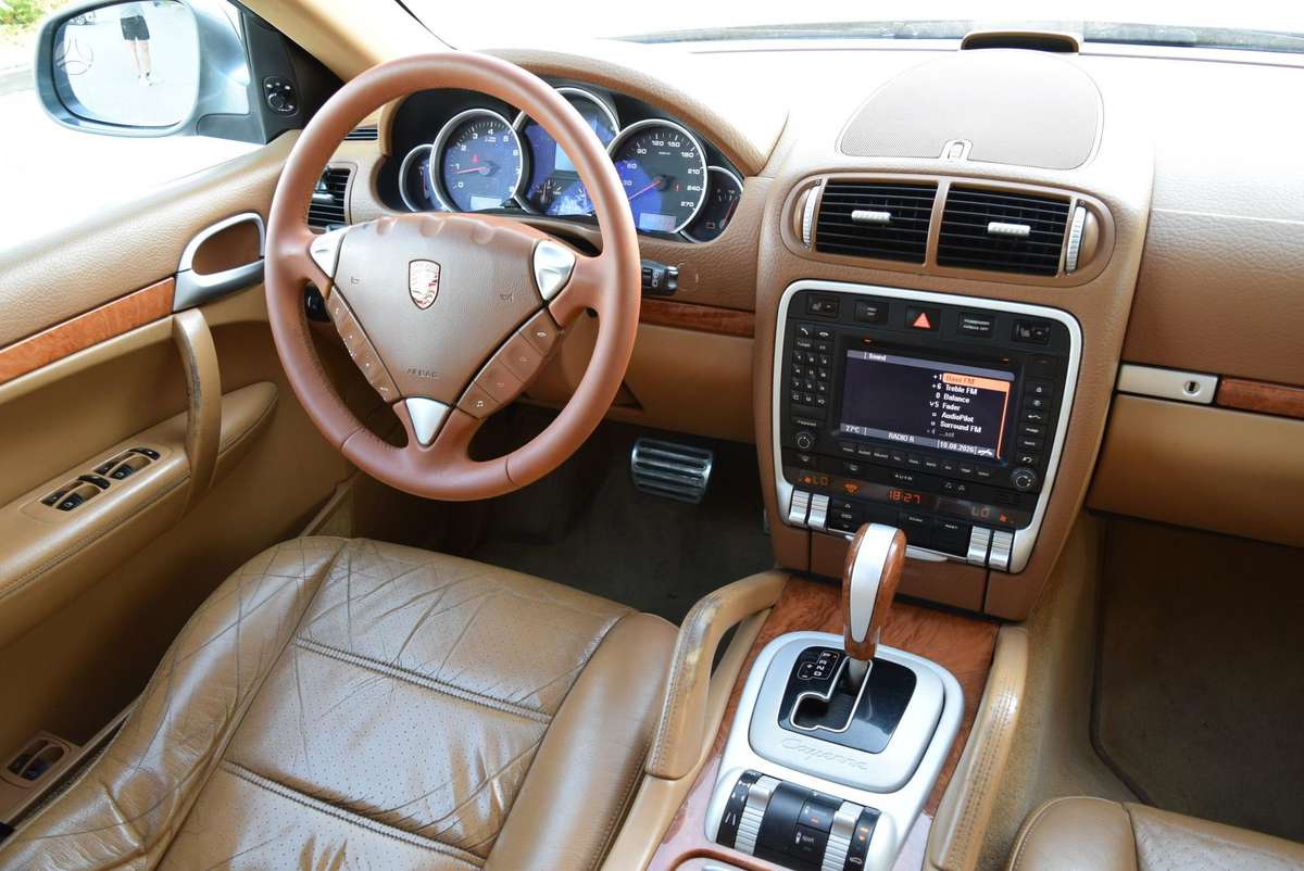 Porsche Cayenne - 12