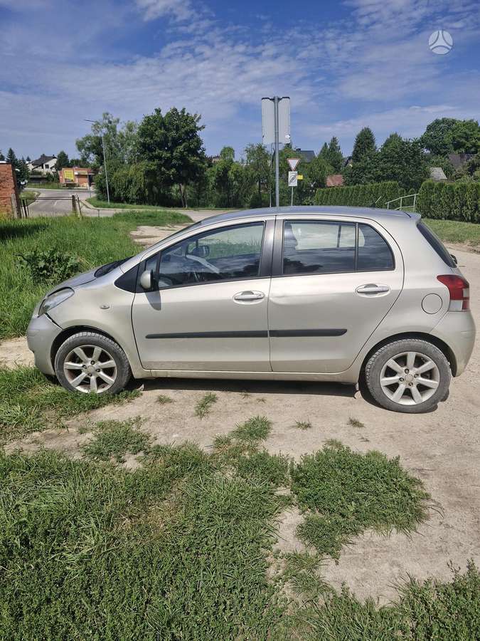 Toyota Yaris - 7