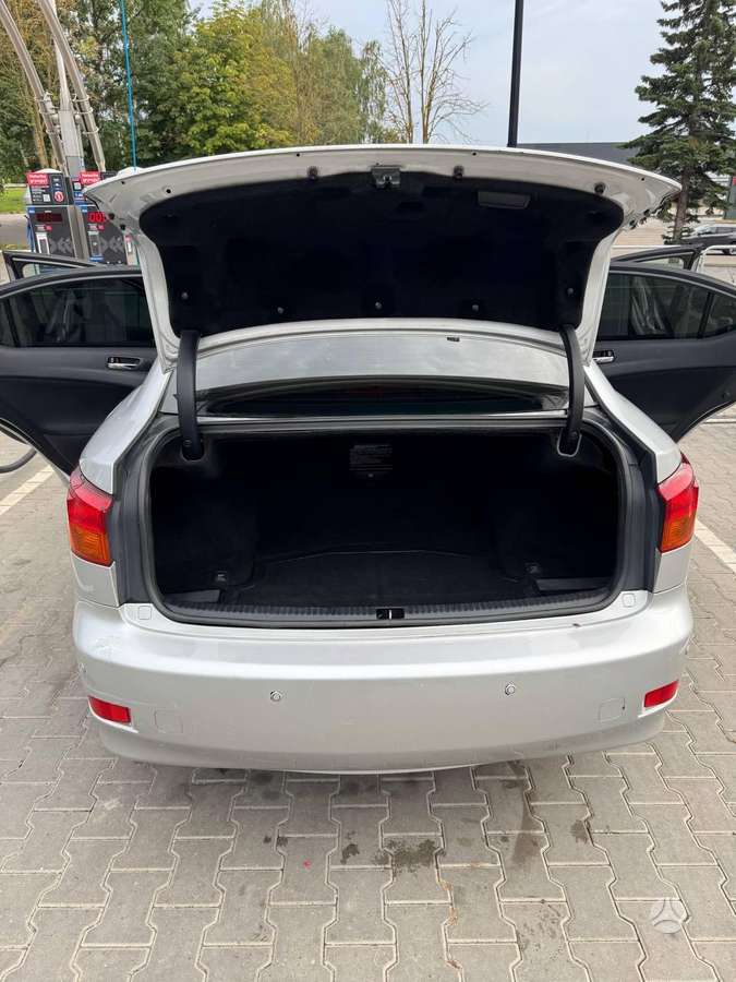 Lexus IS 220, 2.2 l., Седан