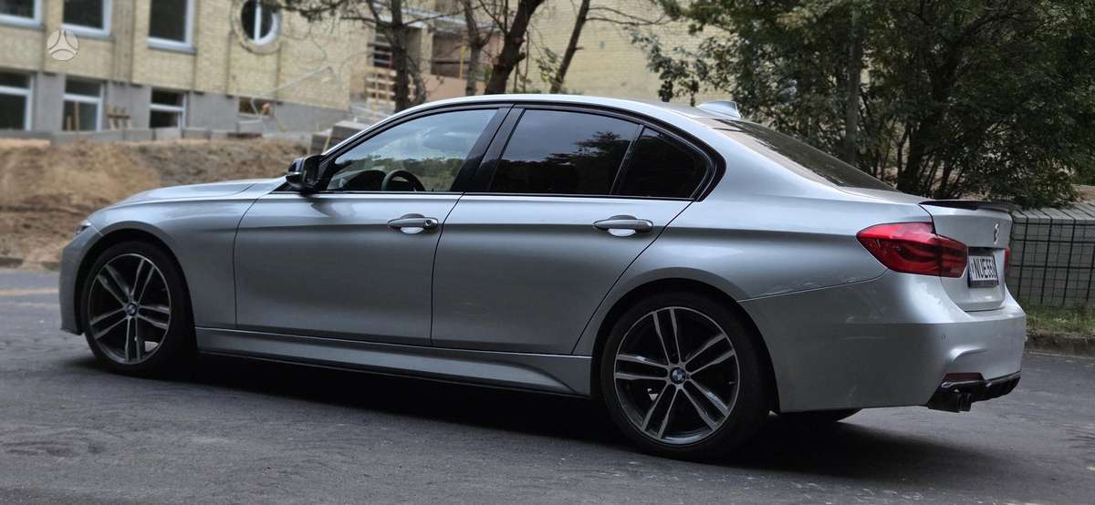 BMW 330, 2.0 l., Седан