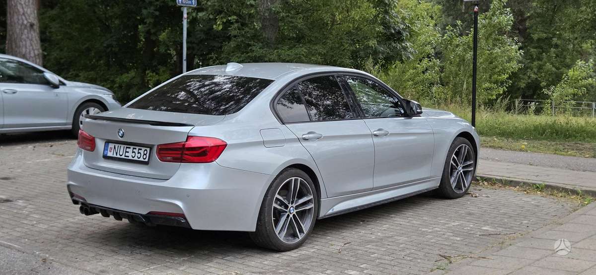 BMW 330, 2.0 l., Седан