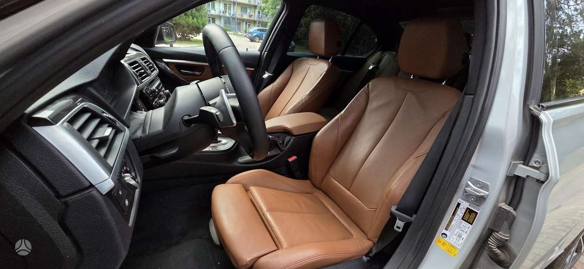 BMW 330, 2.0 l., Седан