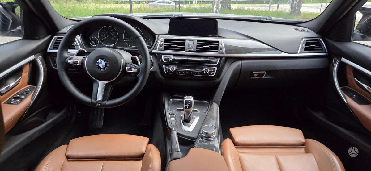 BMW 330, 2.0 l., Седан