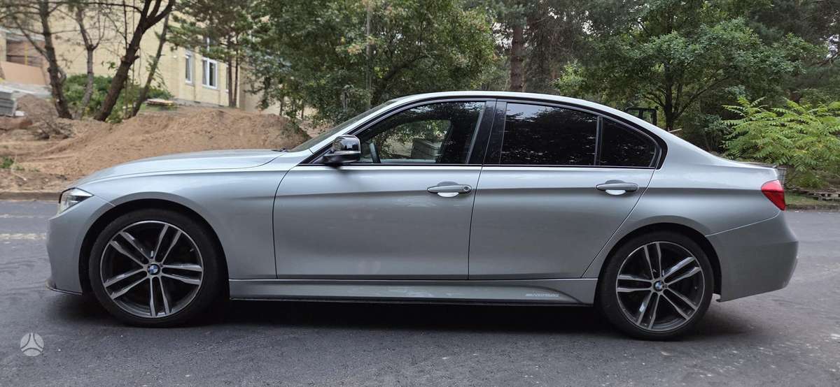 BMW 330, 2.0 l., Седан