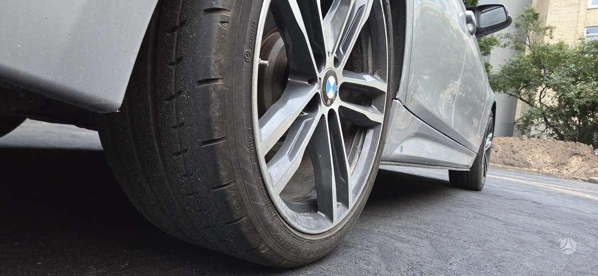 BMW 330, 2.0 l., Седан
