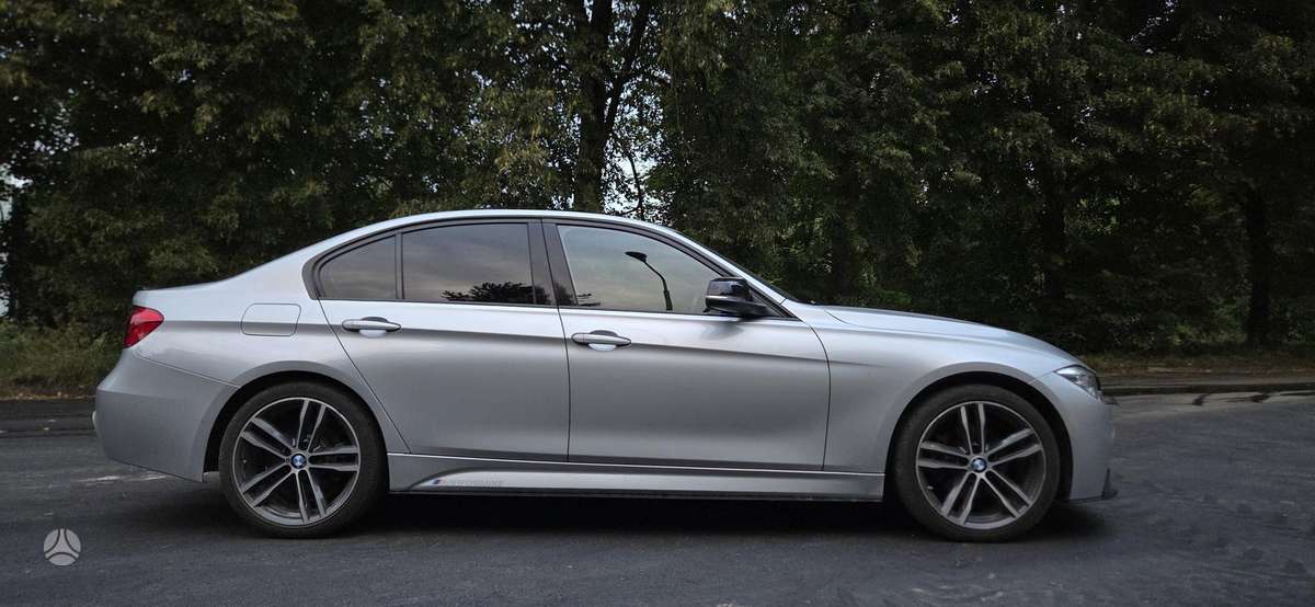 BMW 330, 2.0 l., Седан