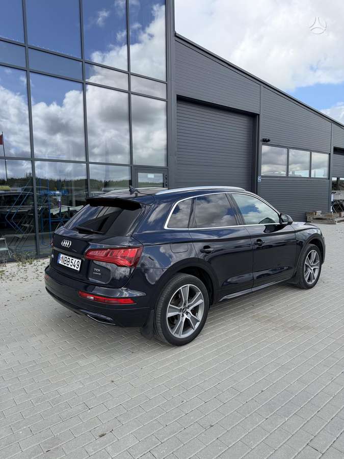 Audi Q5, 2.0 l., off-road / crossover