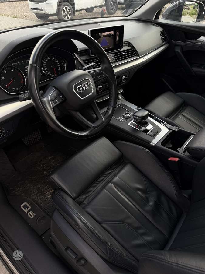 Audi Q5, 2.0 l., off-road / crossover