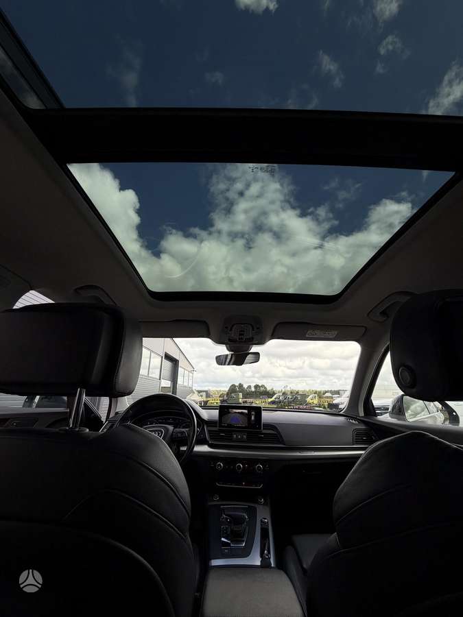 Audi Q5, 2.0 l., off-road / crossover