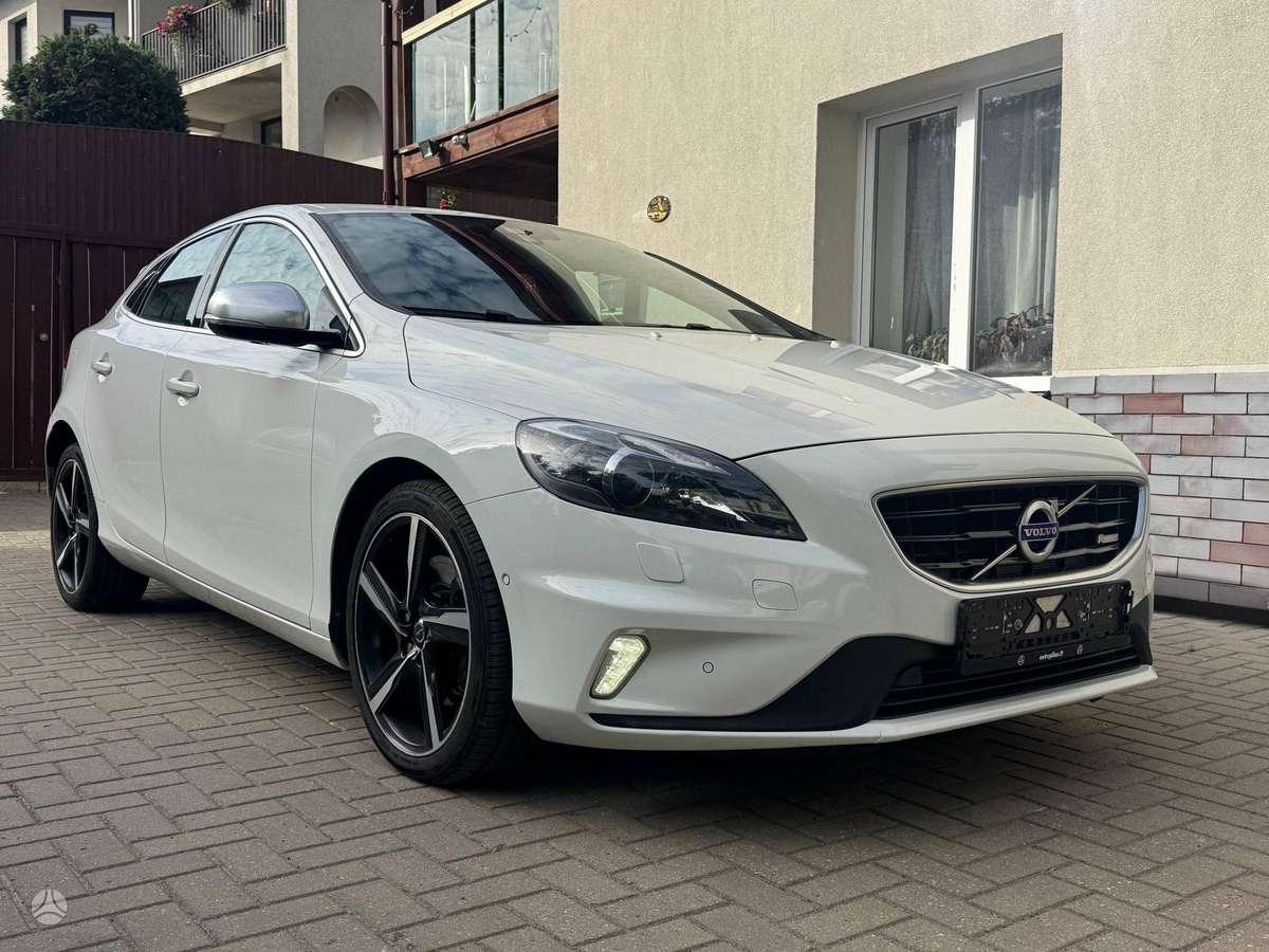 Volvo V40, 2.0 l., hatchback