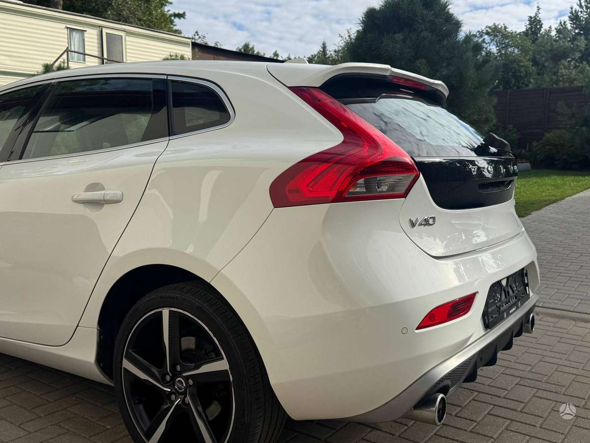 Volvo V40, 2.0 l., hatchback