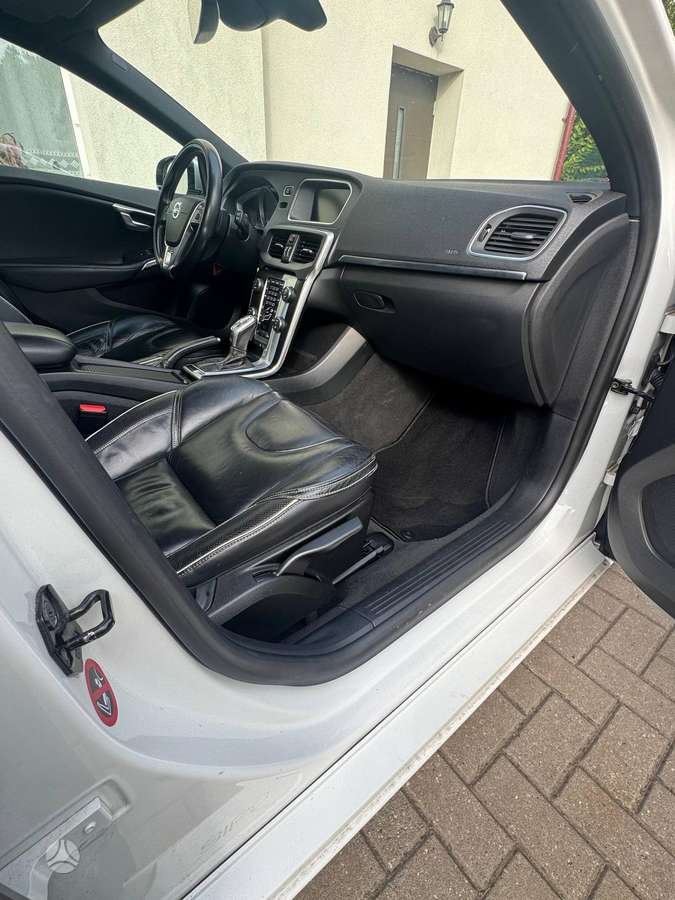 Volvo V40, 2.0 l., hatchback