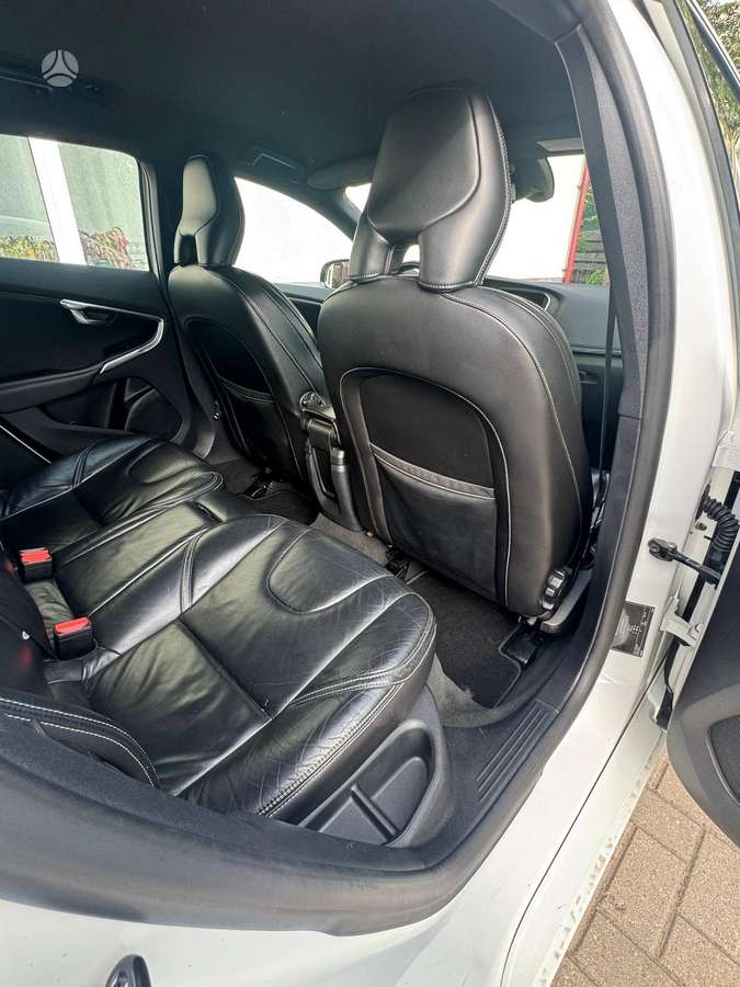 Volvo V40, 2.0 l., hatchback