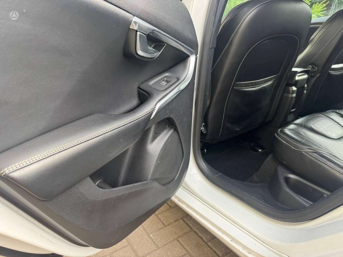 Volvo V40, 2.0 l., hatchback