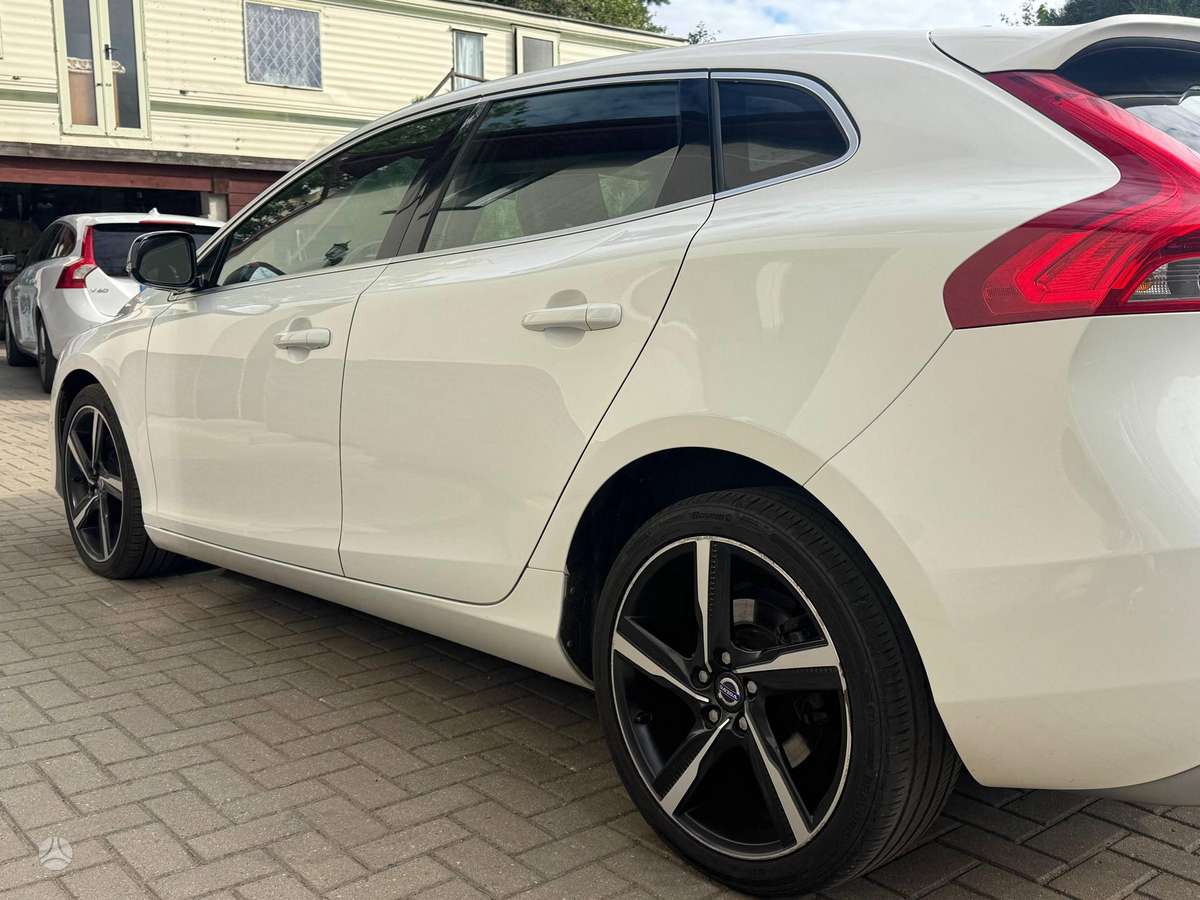 Volvo V40, 2.0 l., hatchback