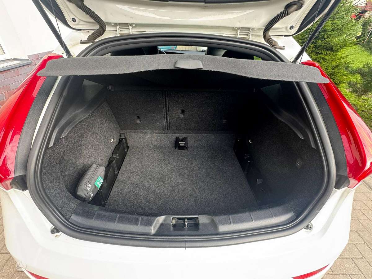 Volvo V40, 2.0 l., hatchback