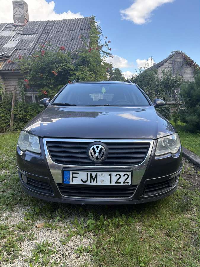 Volkswagen Passat - 1