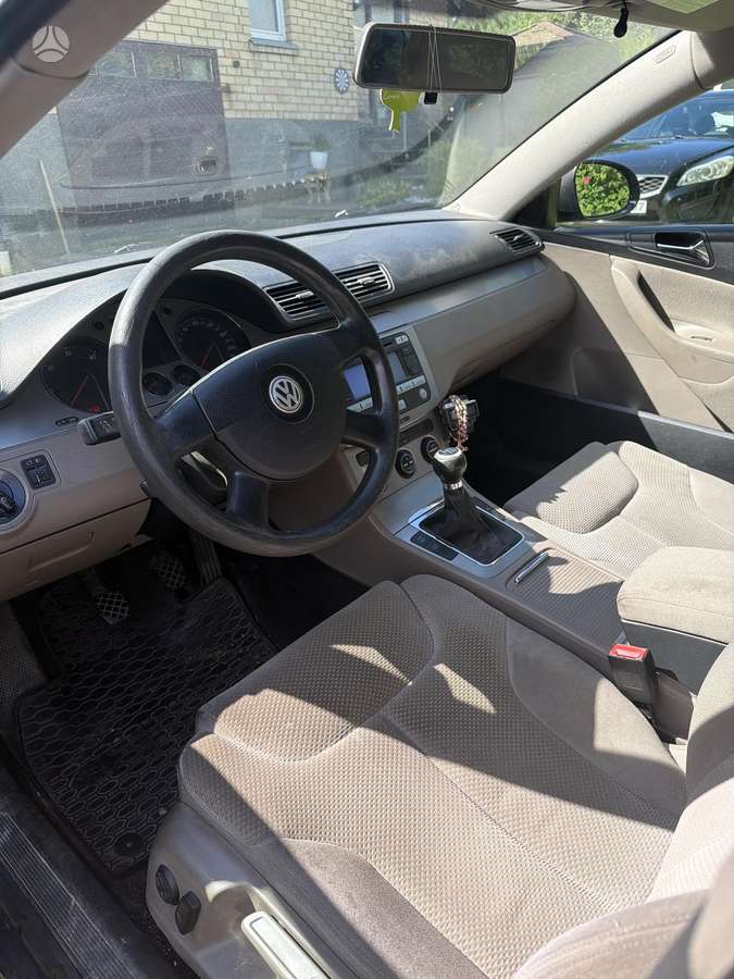 Volkswagen Passat - 4